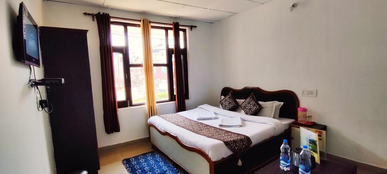The Lake Cottage By Vrb Hotels Mcleodganj ダラムシャーラー エクステリア 写真