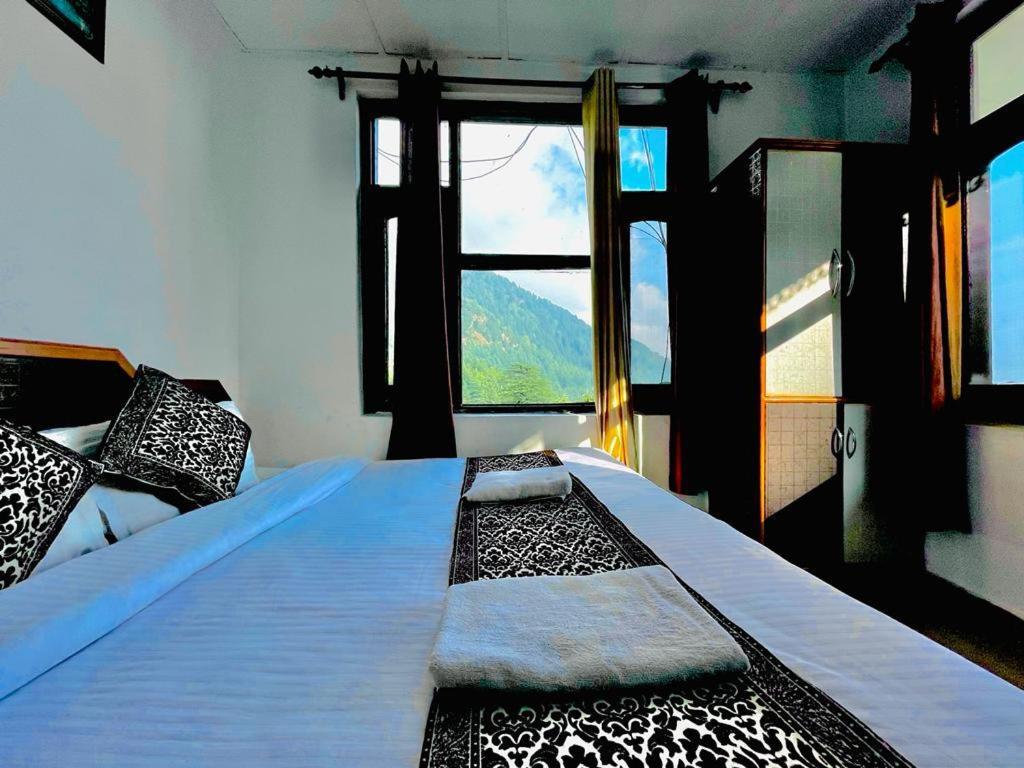 The Lake Cottage By Vrb Hotels Mcleodganj ダラムシャーラー エクステリア 写真
